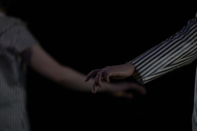 Quelqu'un va venir, m.e.s Motoi Miura, creative studio Chiten, Japon, 2021 © Ryoichi Kawajiri