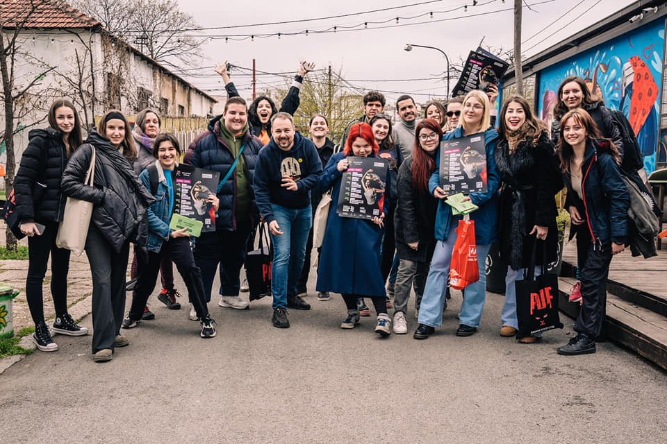 Le Reflektor Teatar avec Minja Bogavac (au centre)