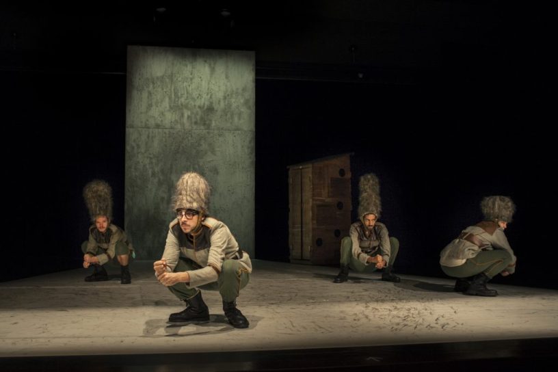 En attendant, jouons les héros !, m.e.s Freek Mariën, 2014 © Tom Callemin