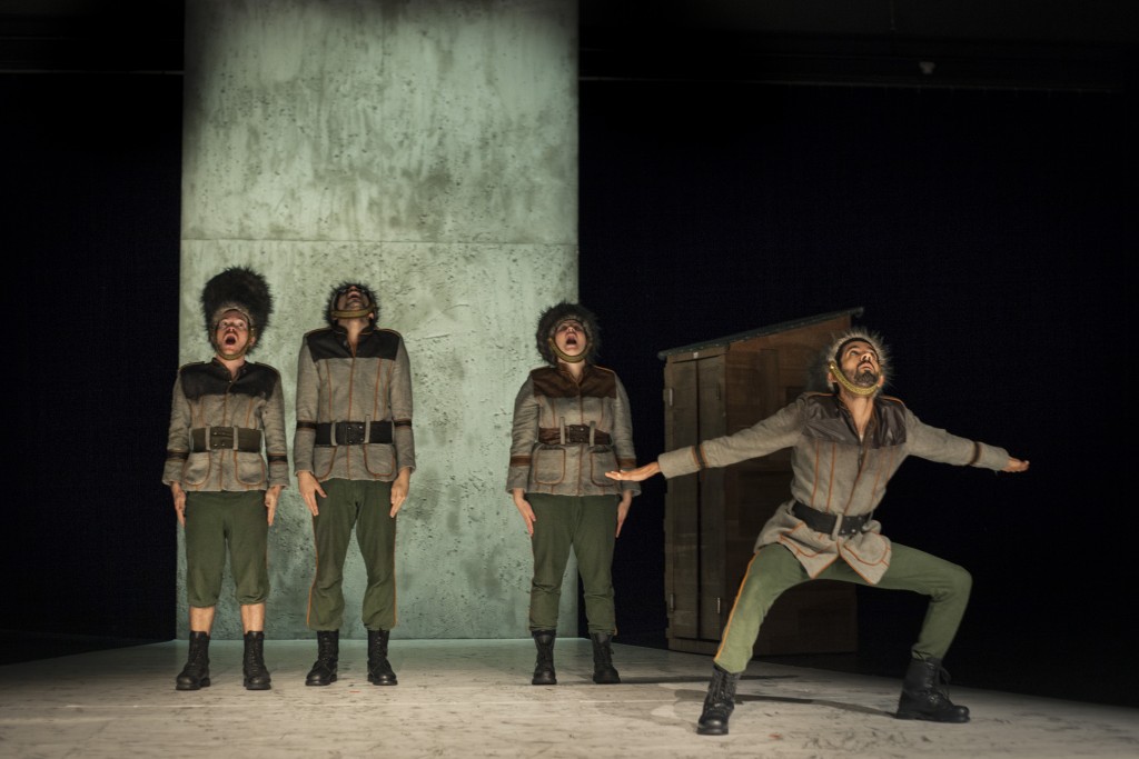 En attendant, jouons les héros !, m.e.s Freek Mariën, 2014 © Tom Callemin