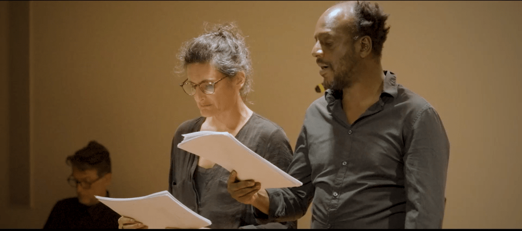 Lecture Des sifflets et des chiens, Cité des Arts, septembre 2025. Sarah Vermande, Assane Timbo, Matthieu Prottin © DR